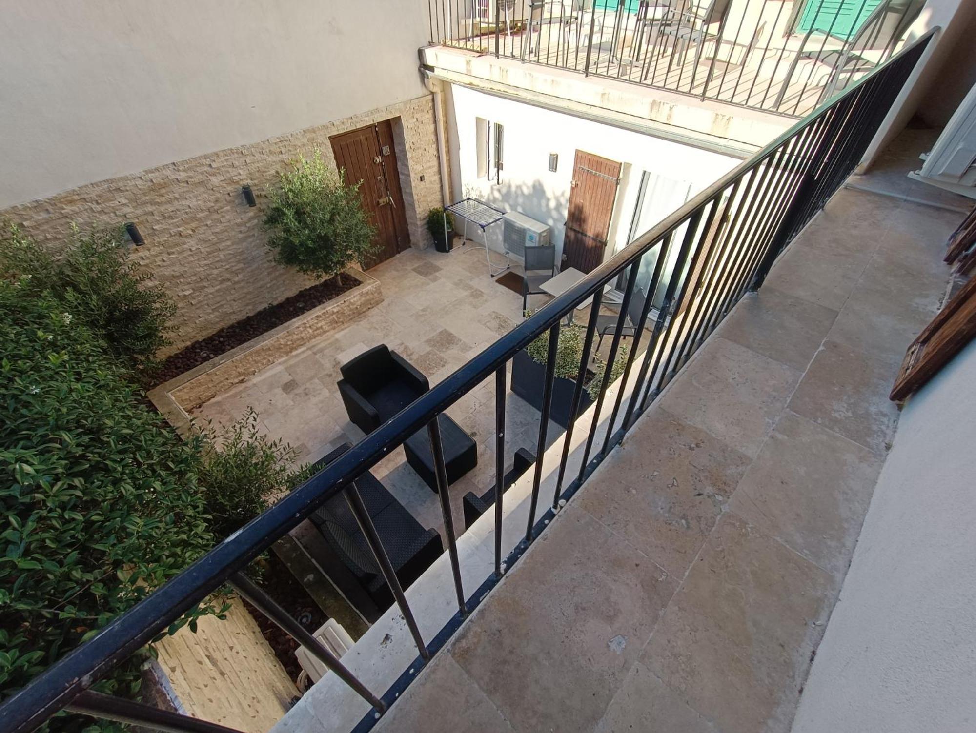 Appartements Et Studio Renoves En 2022, Intra Muros Αβινιόν Εξωτερικό φωτογραφία